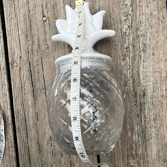 10” glass and porcelain container shaped like a pineapple - Picture 4 of 4
